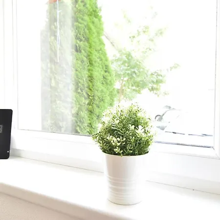 Huge In Awesome Location With Parking Διαμέρισμα *