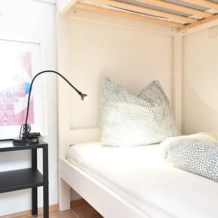 Huge In Awesome Location With Parking Διαμέρισμα