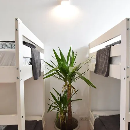 Huge In Awesome Location With Parking Διαμέρισμα