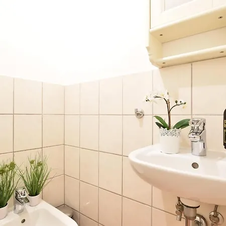 Huge In Awesome Location With Parking * إنسبروك