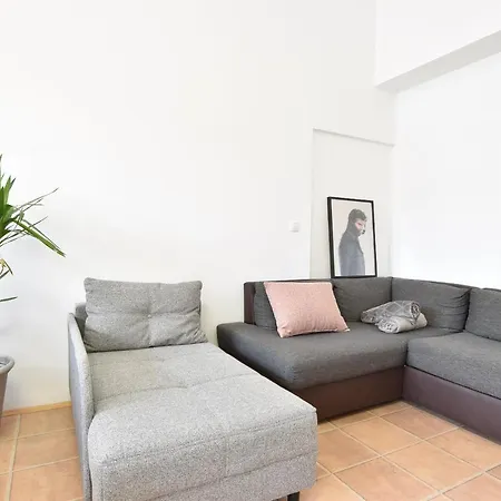 Huge In Awesome Location With Parking *