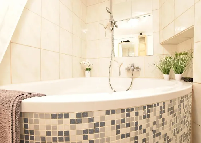 Huge In Awesome Location With Parking شقة