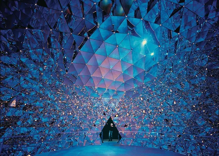 Huge In Awesome Location With Parking شقة