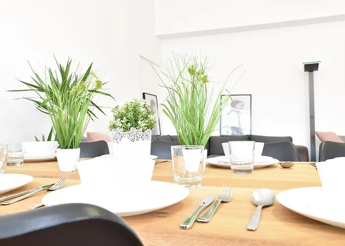 Apartmán Huge In Awesome Location With Parking