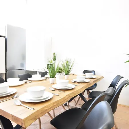 Апартаменти Huge In Awesome Location With Parking Інсбрук