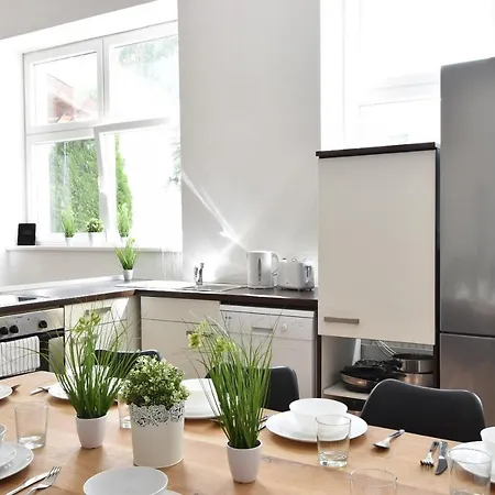 Huge In Awesome Location With Parking * Інсбрук