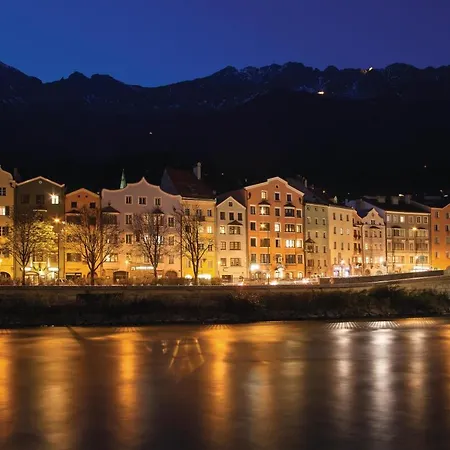 Huge In Awesome Location With Parking Апартаменти