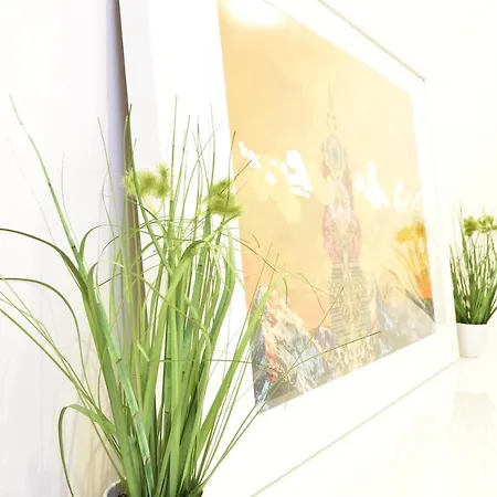 Huge In Awesome Location With Parking Апартаменти