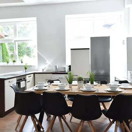 Huge In Awesome Location With Parking * Інсбрук