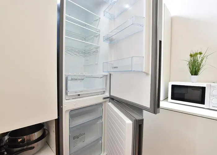 Huge In Awesome Location With Parking Innsbruck