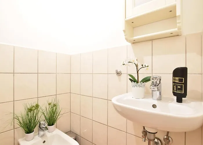 Huge In Awesome Location With Parking * Innsbruck