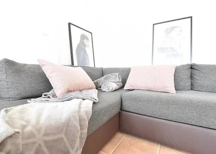 Huge In Awesome Location With Parking Innsbruck