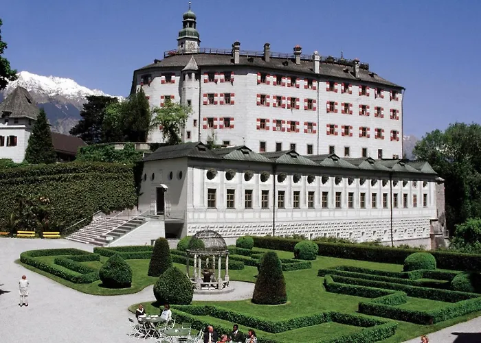 Huge In Awesome Location With Parking Innsbruck